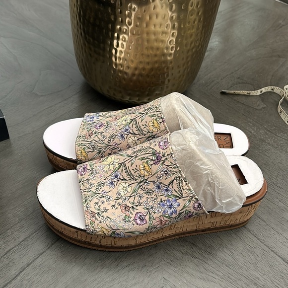 Naturalizer Kirstin Satin Pearl Floral - Picture 6 of 8